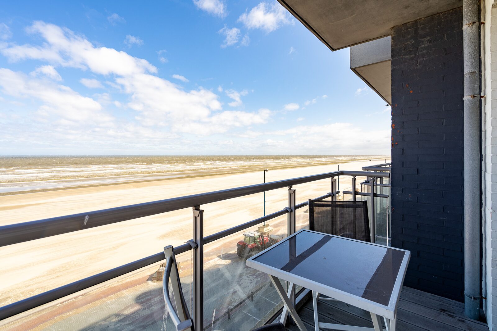 Apartment for 6 people with balcony and sea view