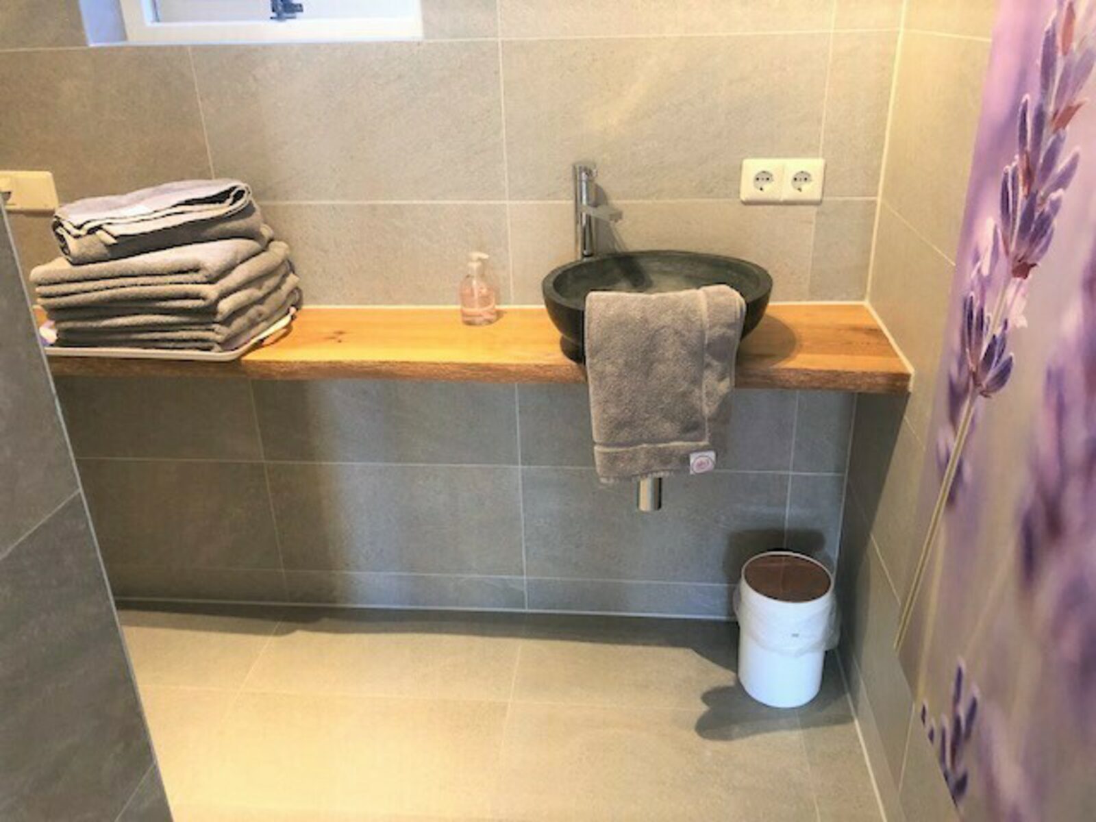 De Noteboom 6-persoons, verwarmd privé zwembad, hottub, overdekte lounge met haard, panorama sauna, sunshower, luxe, wifi