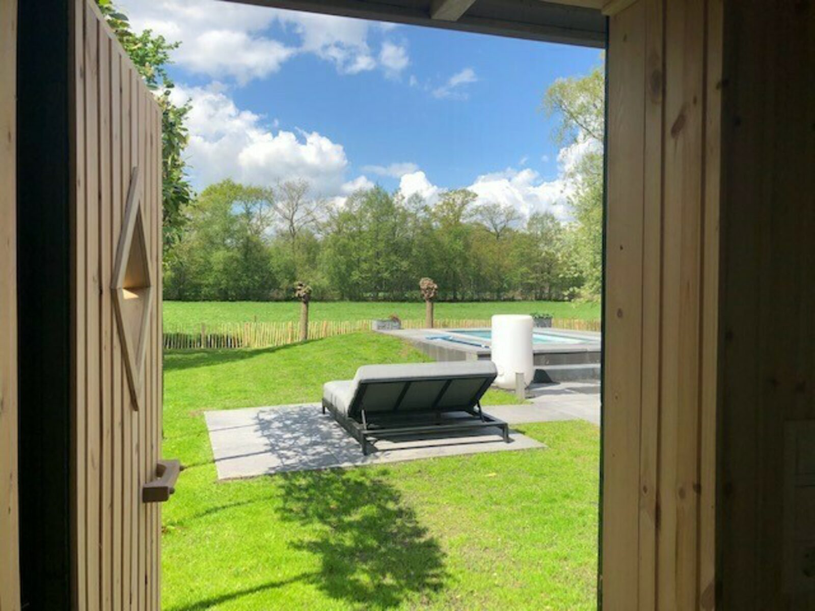 De Noteboom 6-persoons, verwarmd privé zwembad, hottub, overdekte lounge met haard, panorama sauna, sunshower, luxe, wifi