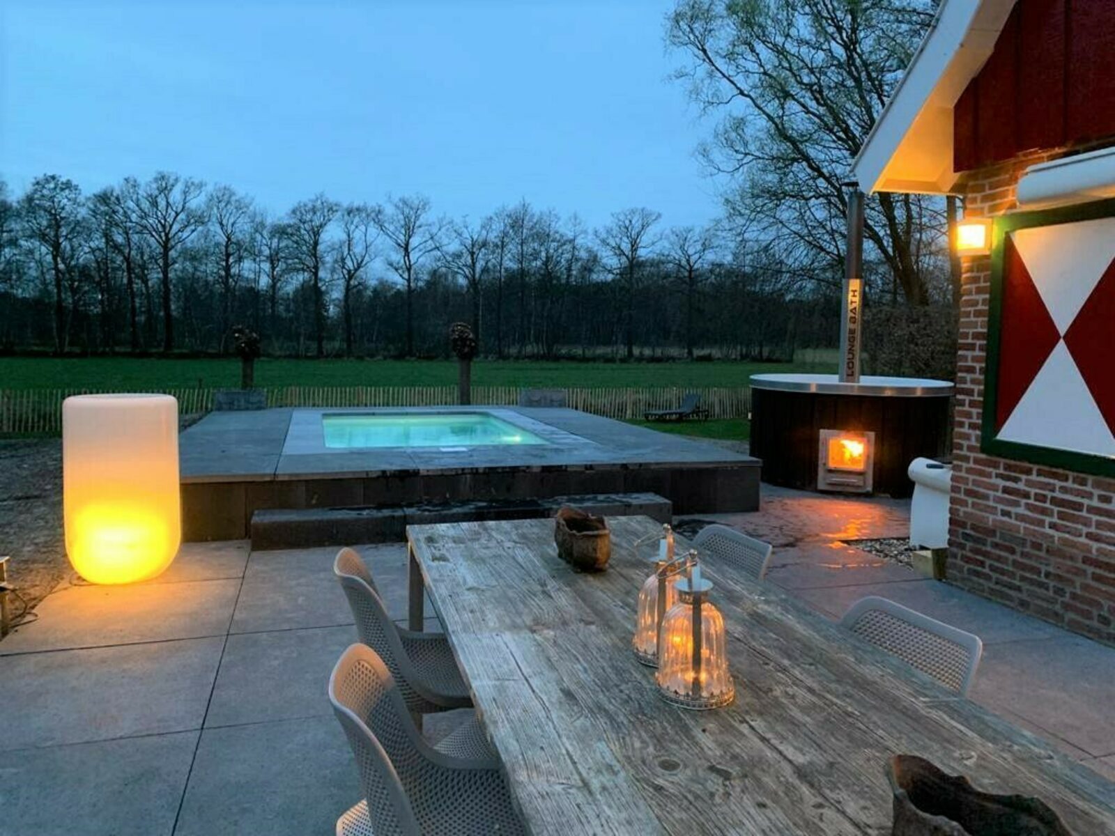 De Noteboom 6-persoons, verwarmd privé zwembad, hottub, overdekte lounge met haard, panorama sauna, sunshower, luxe, wifi