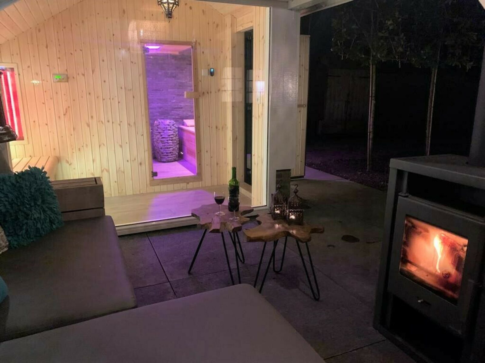 De Noteboom 6-persoons, verwarmd privé zwembad, hottub, overdekte lounge met haard, panorama sauna, sunshower, luxe, wifi