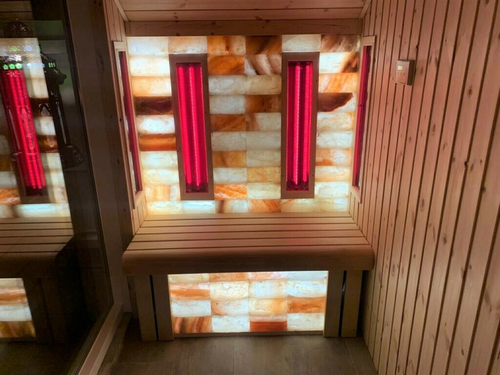 De Noteboom 6-persoons, verwarmd privé zwembad, hottub, overdekte lounge met haard, panorama sauna, sunshower, luxe, wifi
