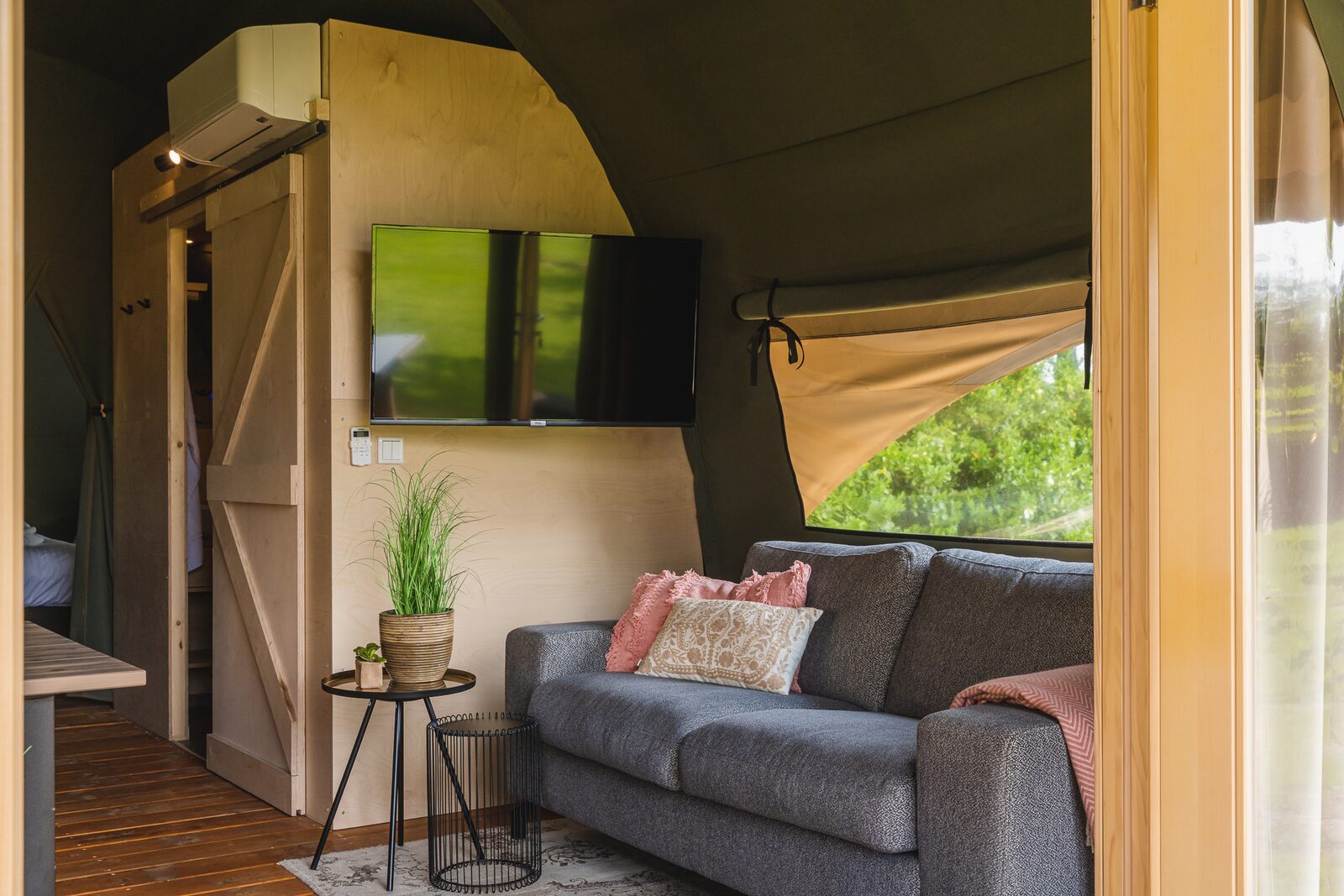 Luxus Lodgetent XL stellt private Sanitäranlagen | 4 Pers. 