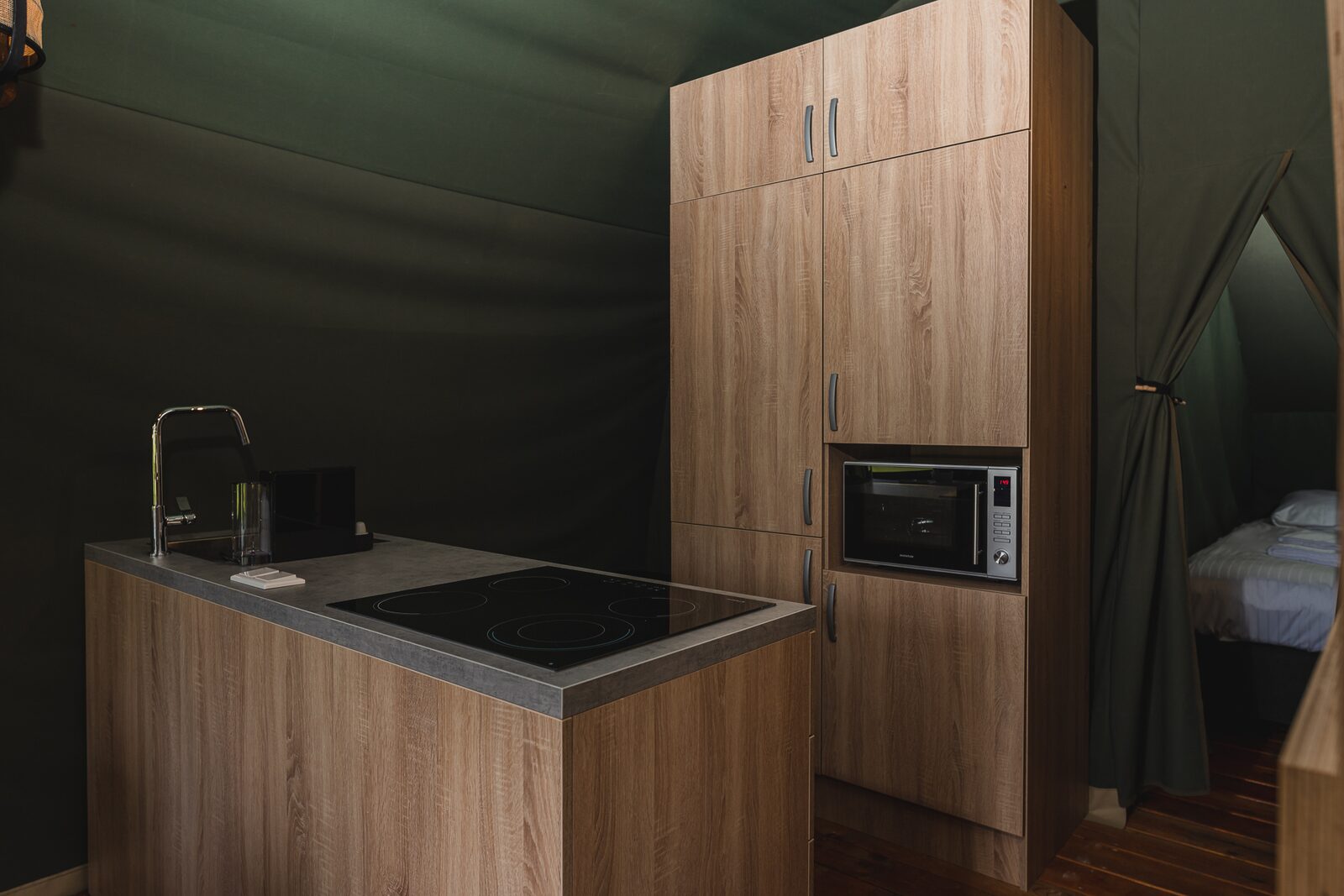 Luxus Lodgetent XL stellt private Sanitäranlagen | 4 Pers. 