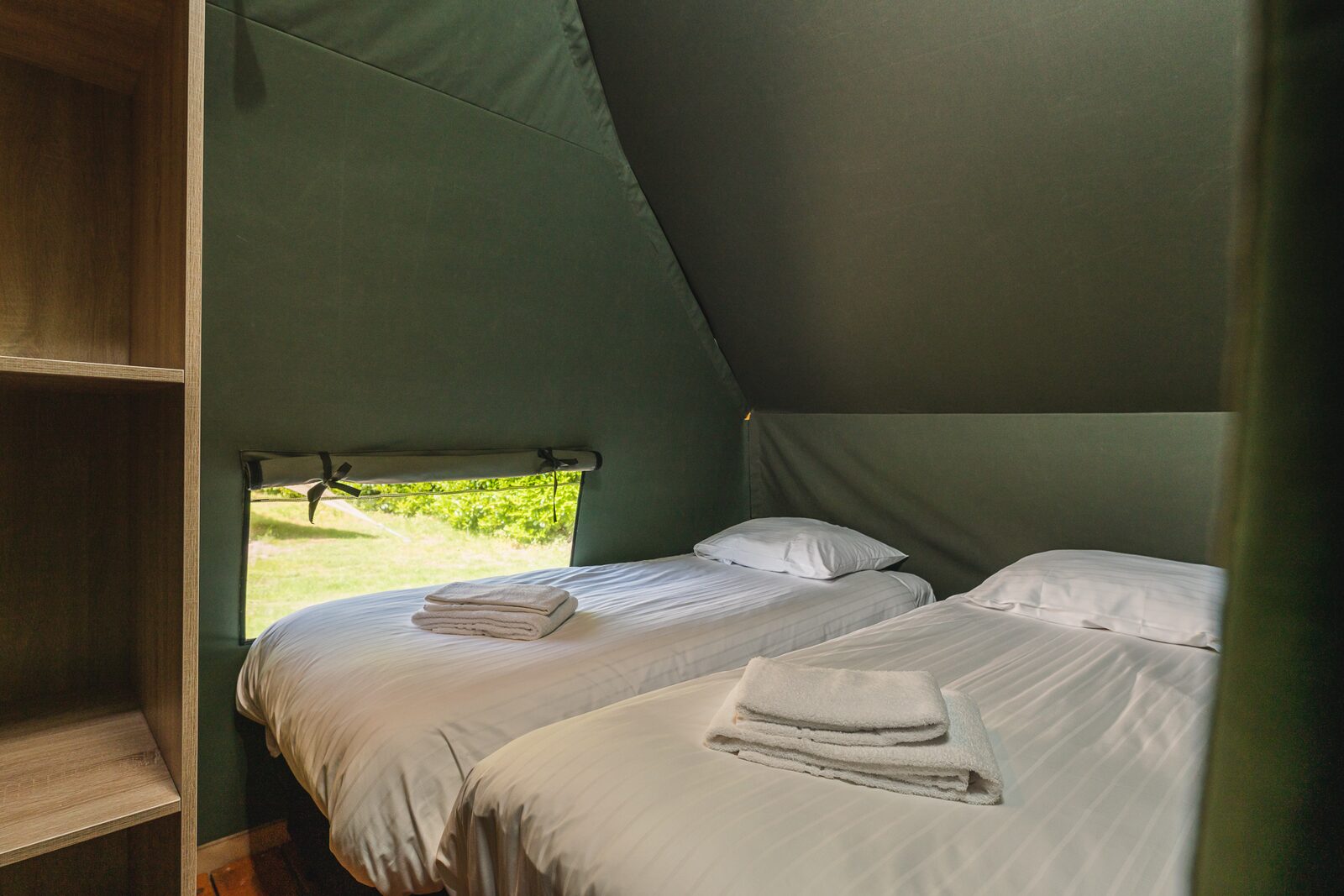 Luxus Lodgetent XL stellt private Sanitäranlagen | 4 Pers. 