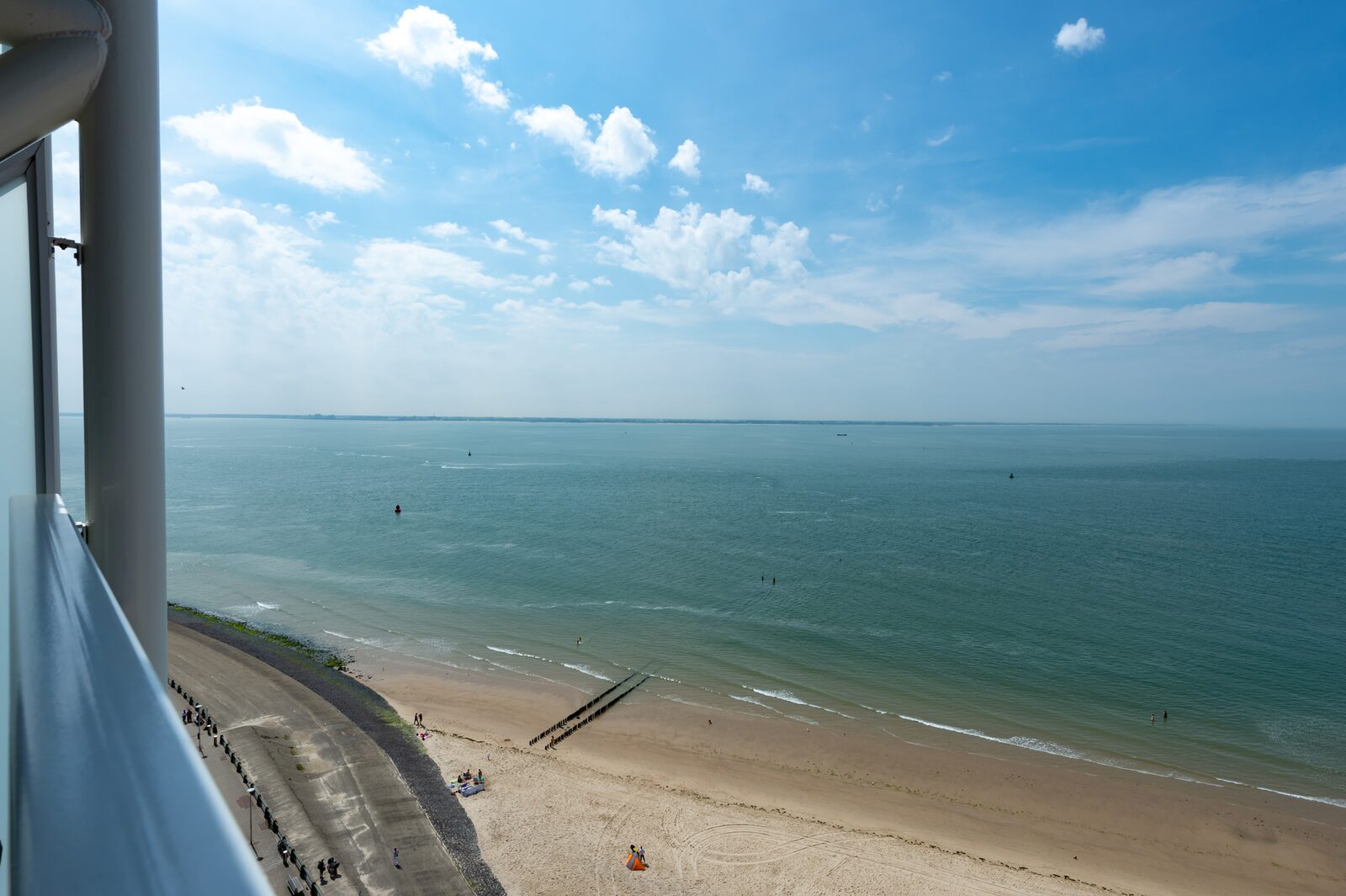 3-room corner apartment with ocean view