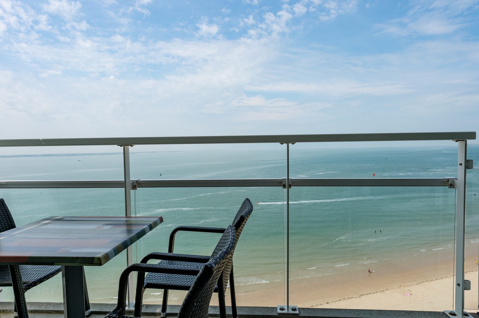 3-room corner apartment with ocean view