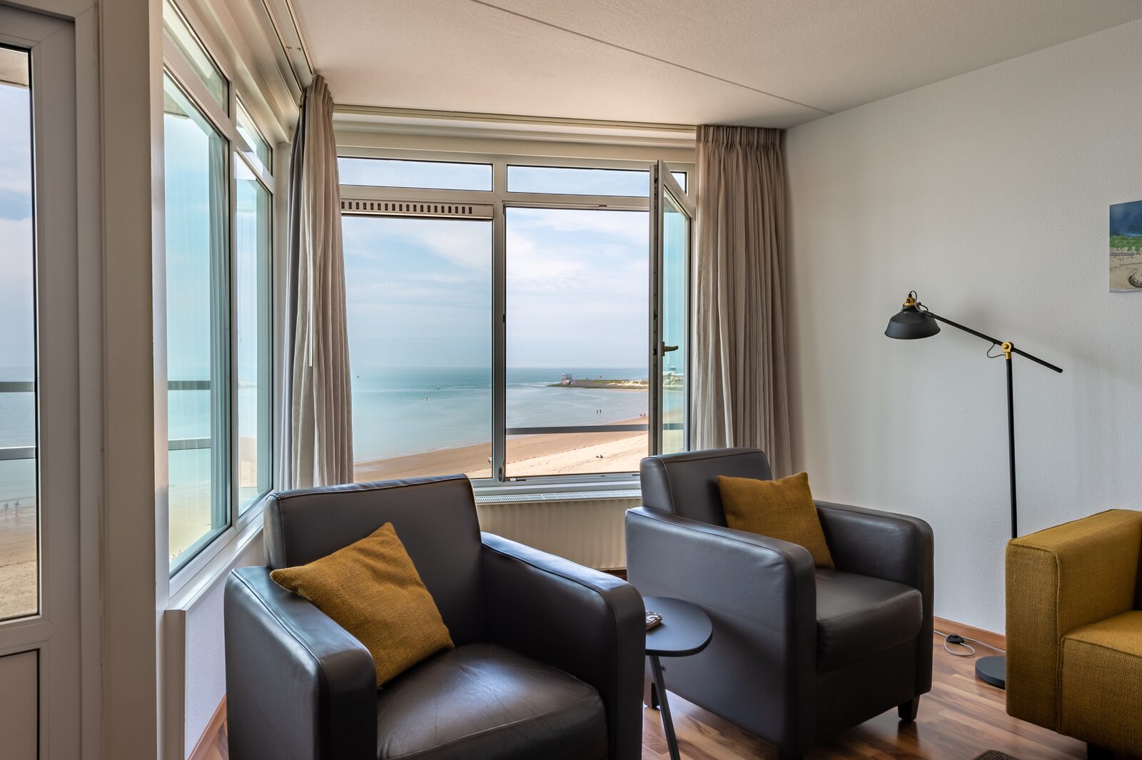 3-room corner apartment with ocean view