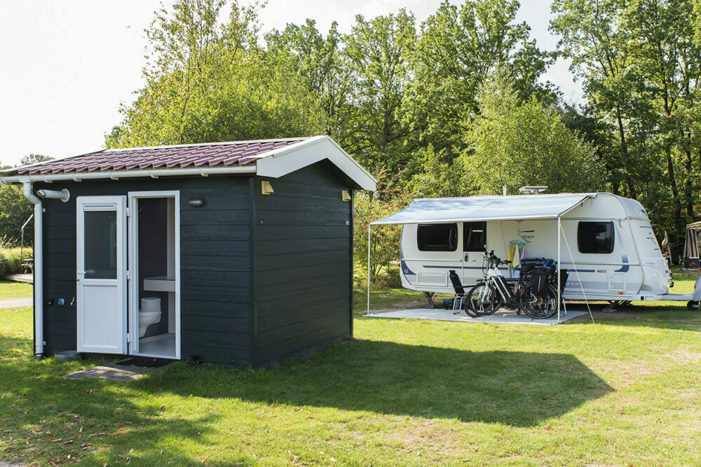 Emplacement confort avec sanitaires privés