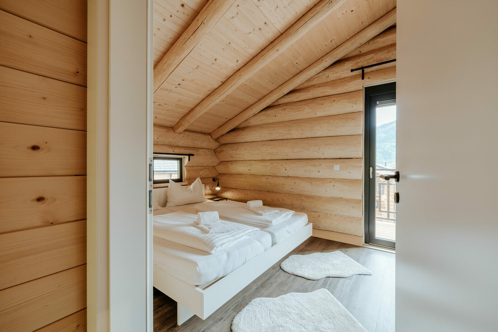 Lodge 4-6C1