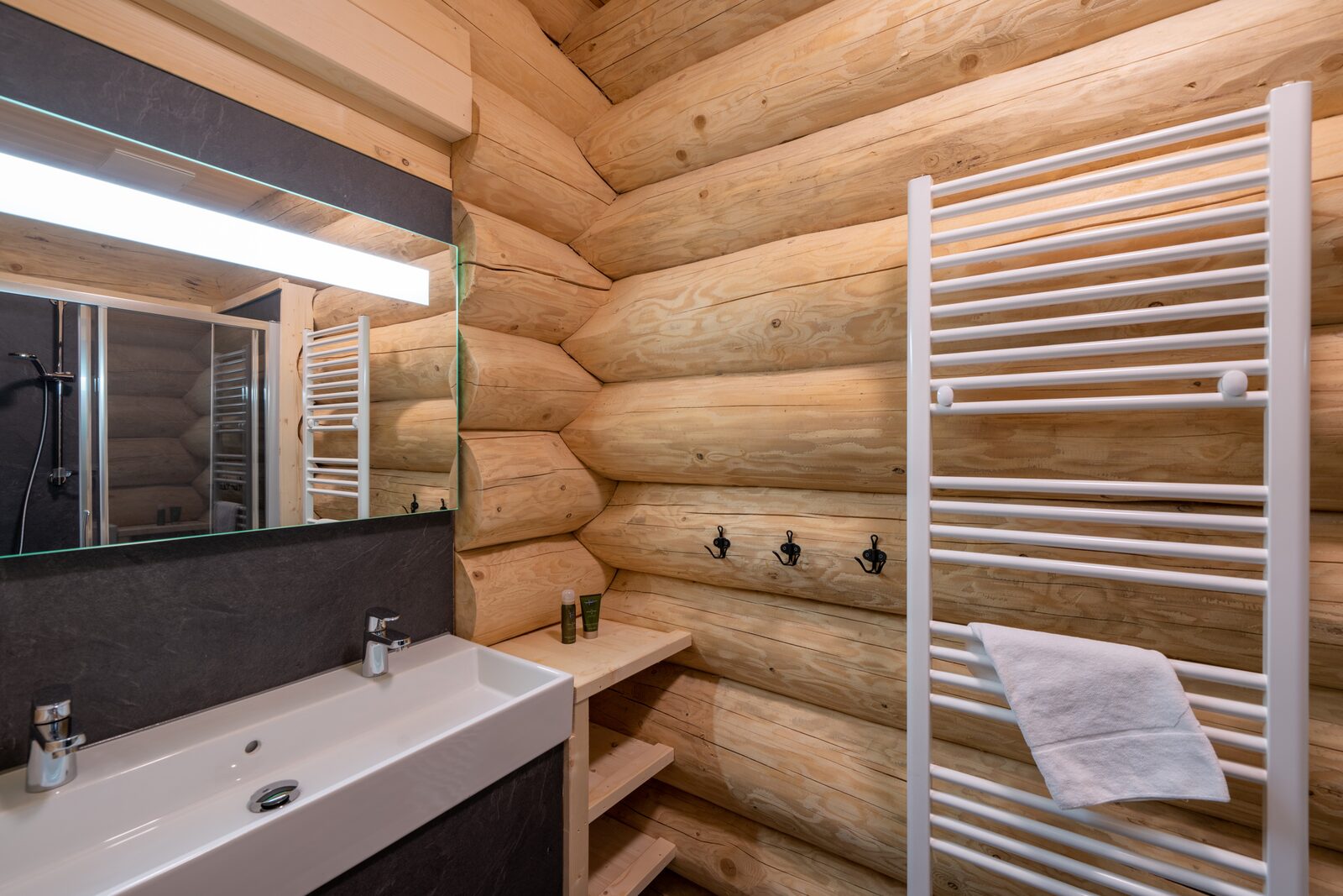 Lodge 4-6C1