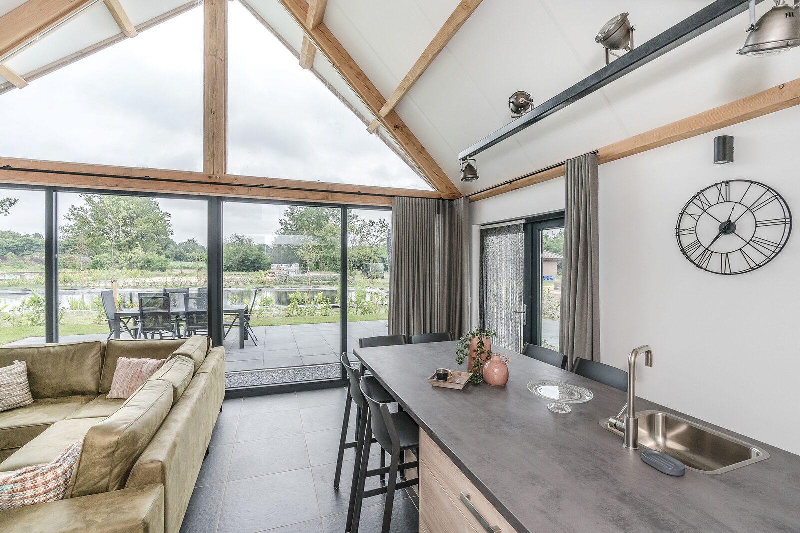 Farm Lodge 676