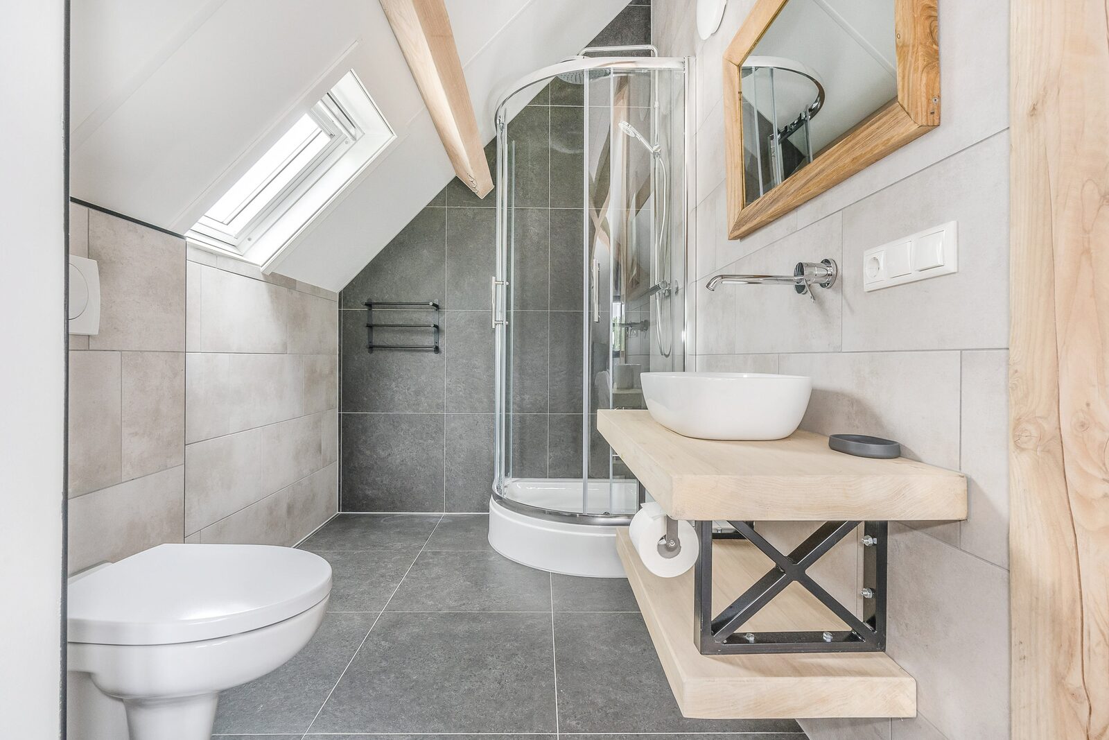 Farm Lodge 676
