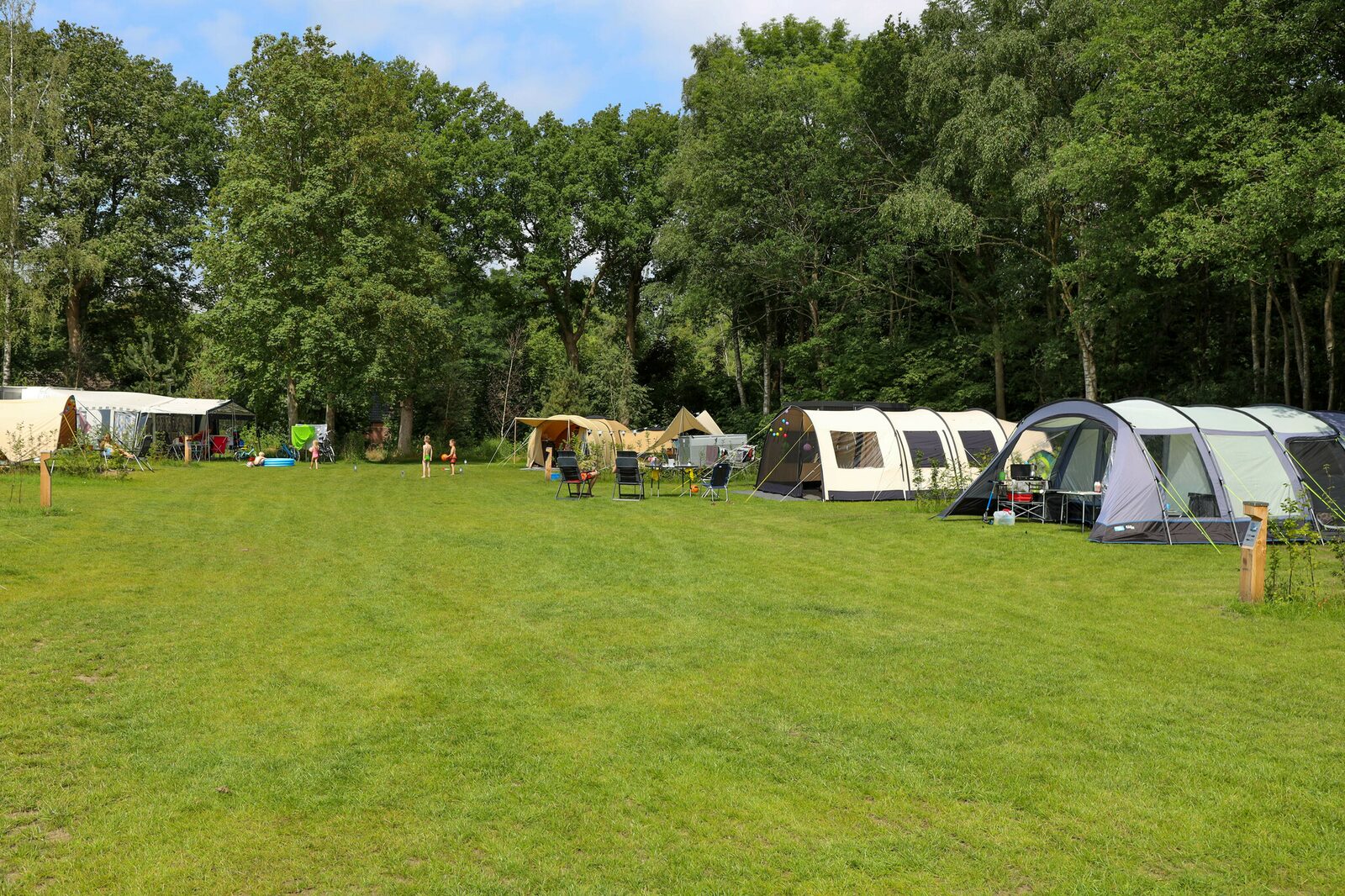Campingplatz mit eigenem Sanitärgebäude