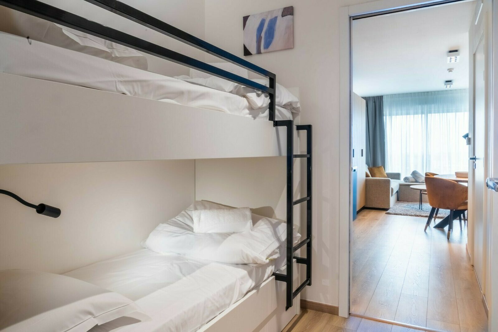 [Premium] flat met 2 slaapkamers, 2 tweepersoonsbedden & stapelbed