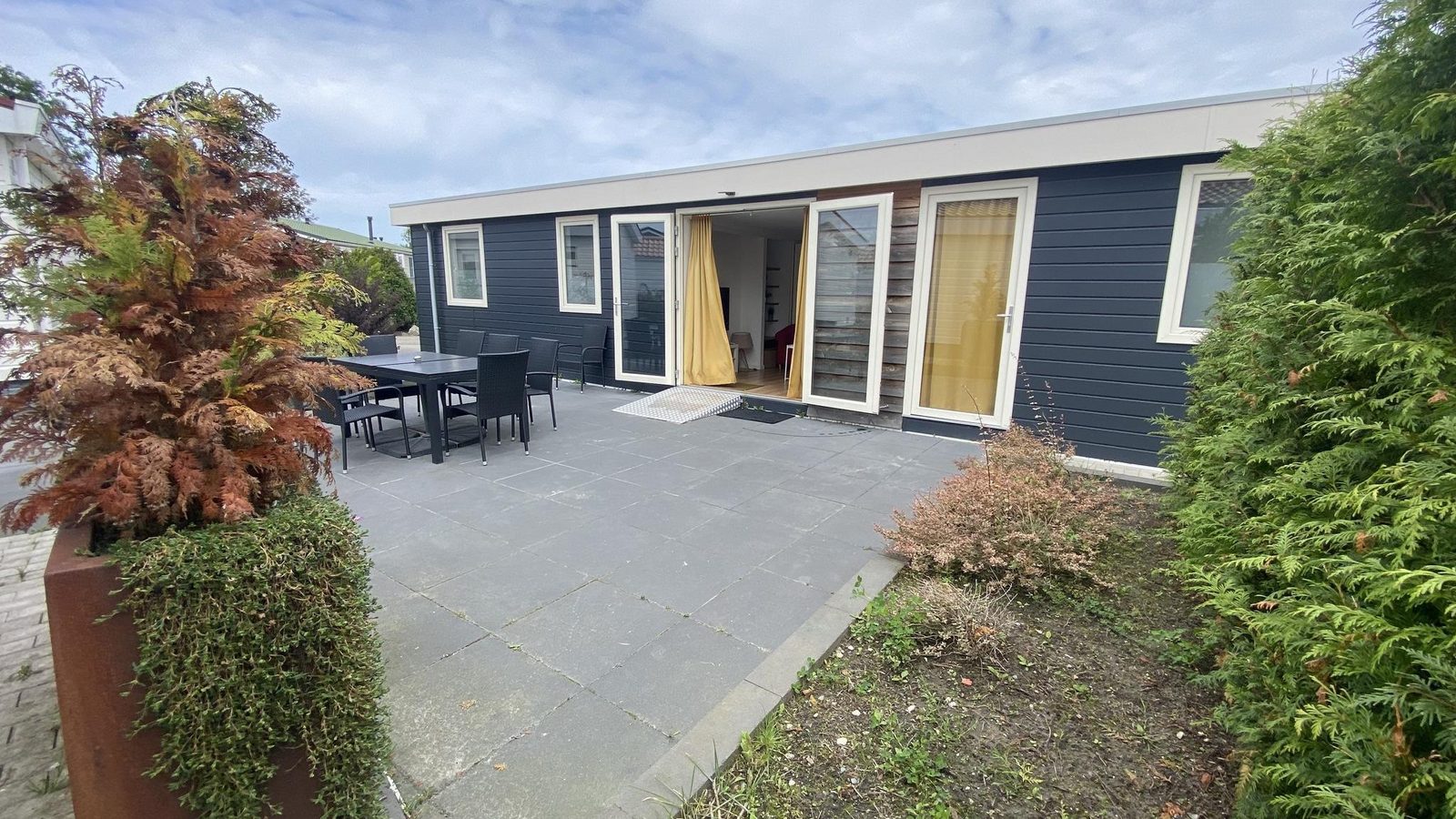 VZ1017 Holiday chalet in Sint-Annaland