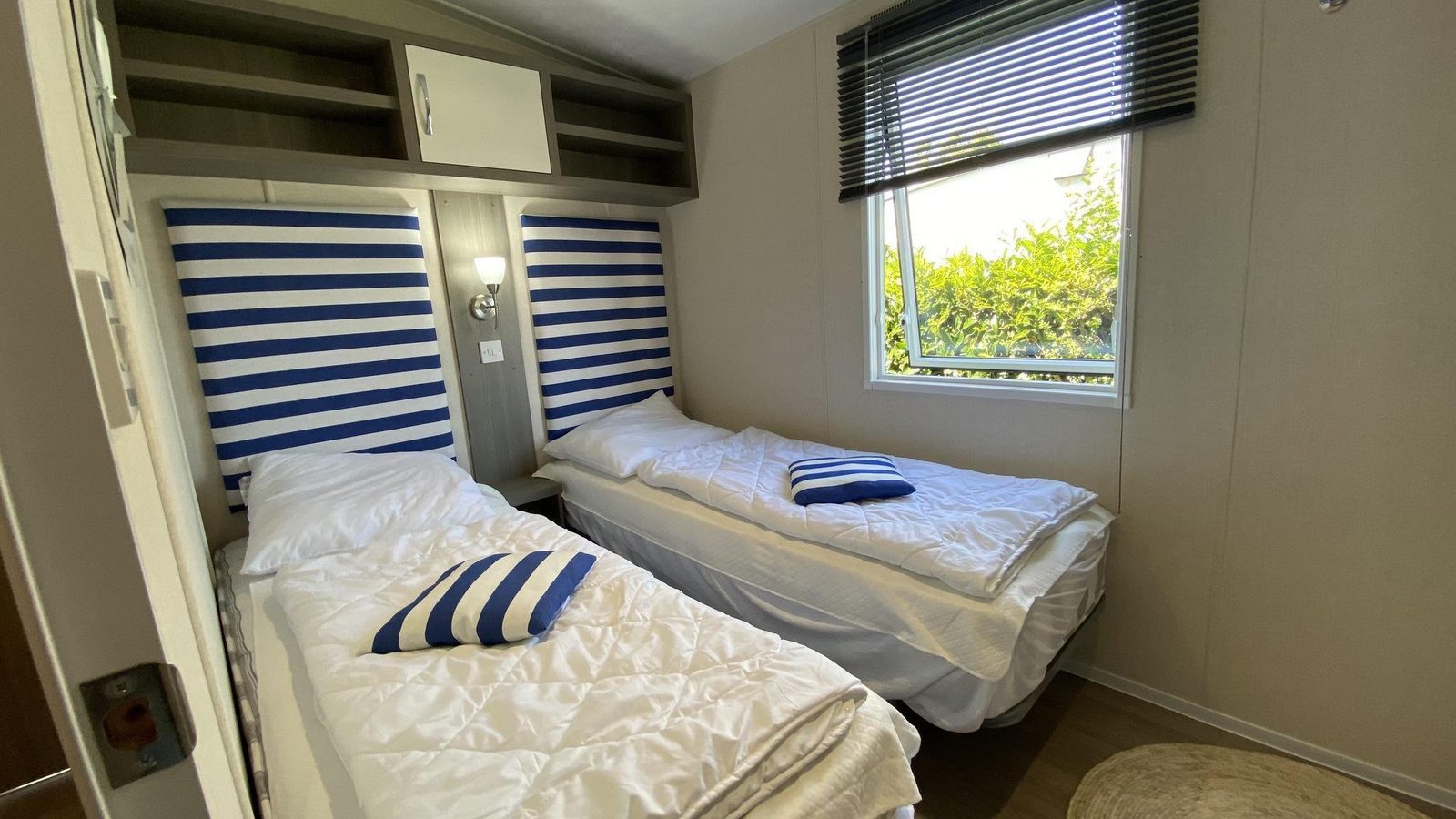 VZ930 Holidaychalet Duif 245 in Renesse