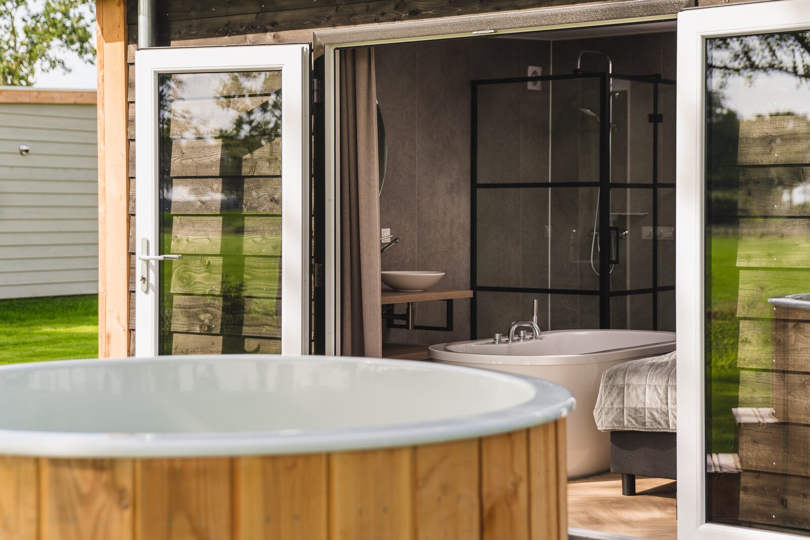 Panorama Wellnesslodge | Whirlpool, Sauna und Bad | 2 Personen