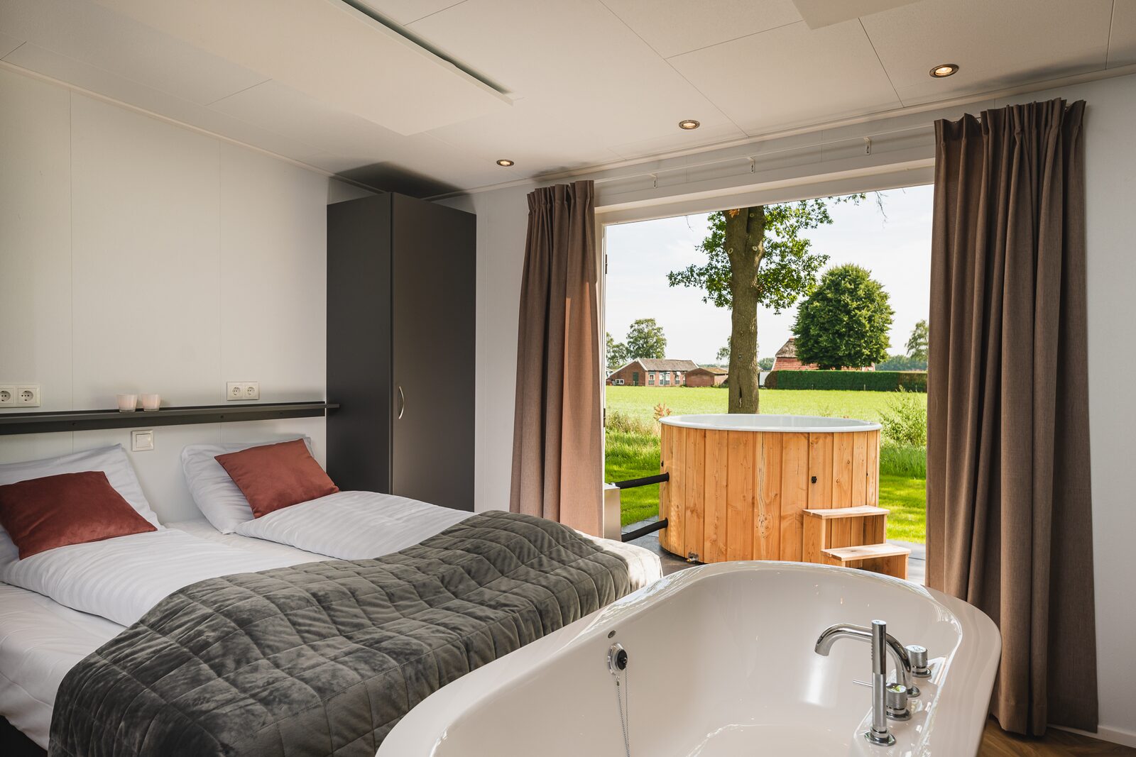 Panorama Wellnesslodge | Whirlpool, Sauna und Bad | 2 Personen
