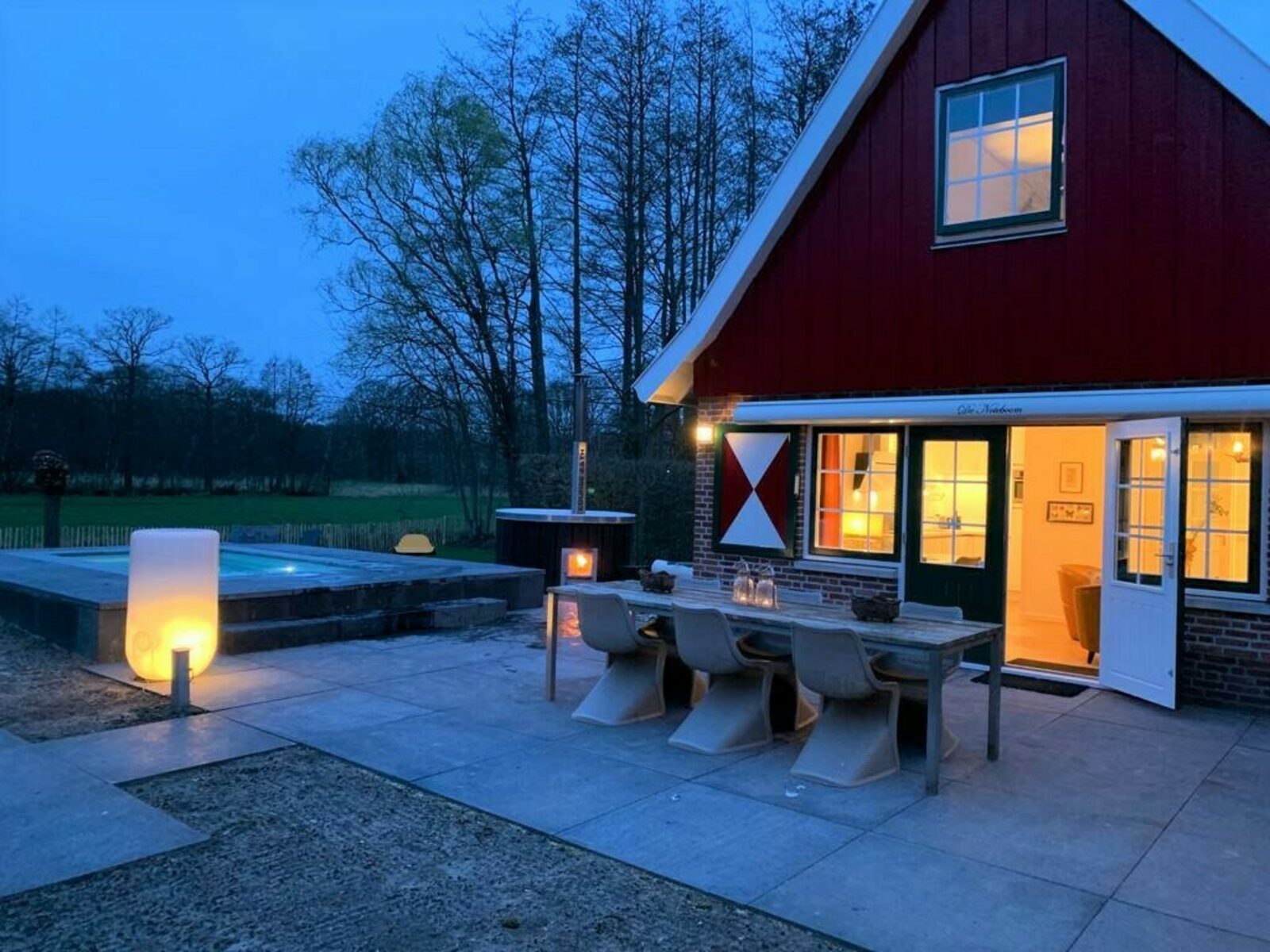 De Noteboom 6-persoons, verwarmd privé zwembad, hottub, overdekte lounge met haard, panorama sauna, sunshower, luxe, wifi
