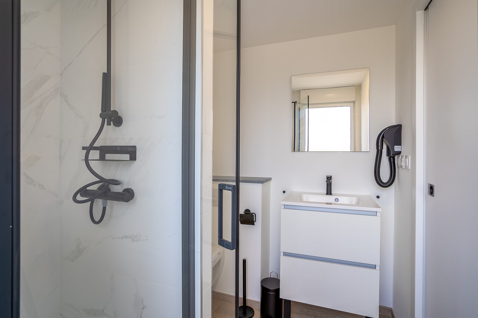 [Luxe] flat met 3 slaapkamers, 2 tweepersoonsbedden en een stapelbed