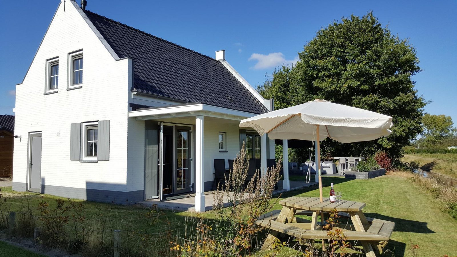 VZ1072 Freistehendes Ferienhaus in Wolphaartsdijk