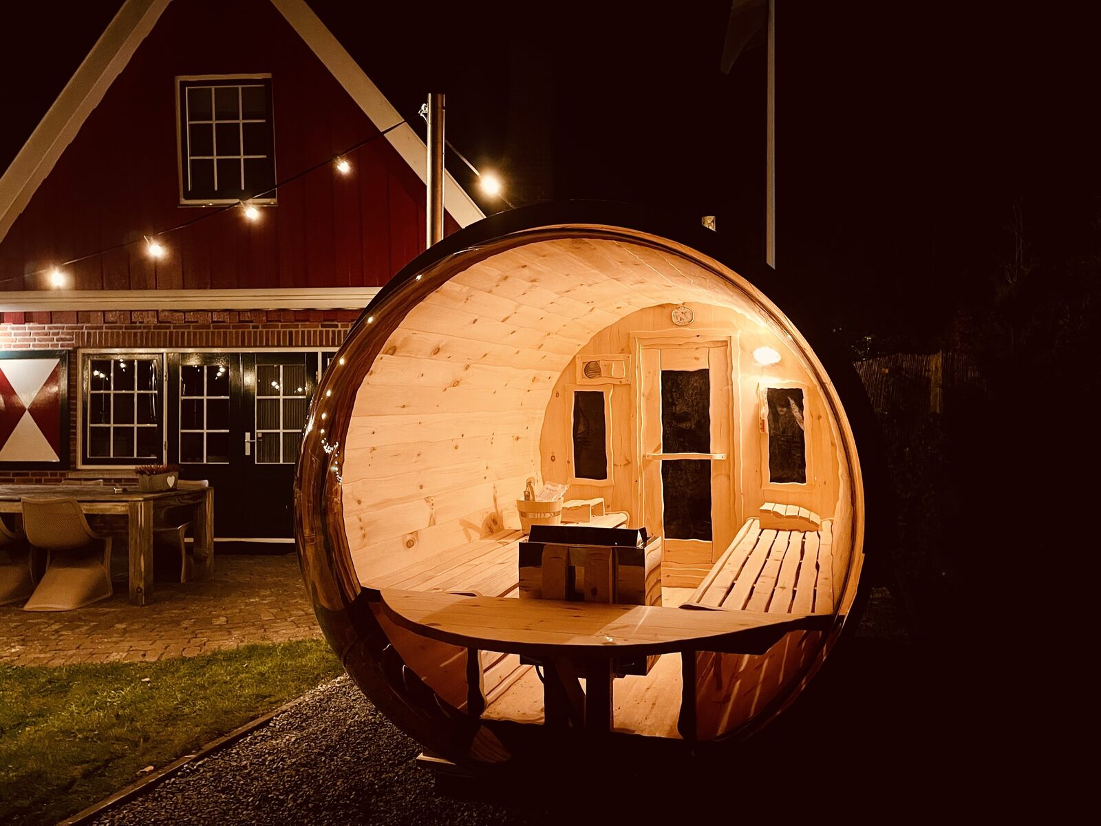 De Kastanje 5-persoons met overdekte lounge en hottub, barrelsauna, stoomsauna, ligbad, sunshower, wifi