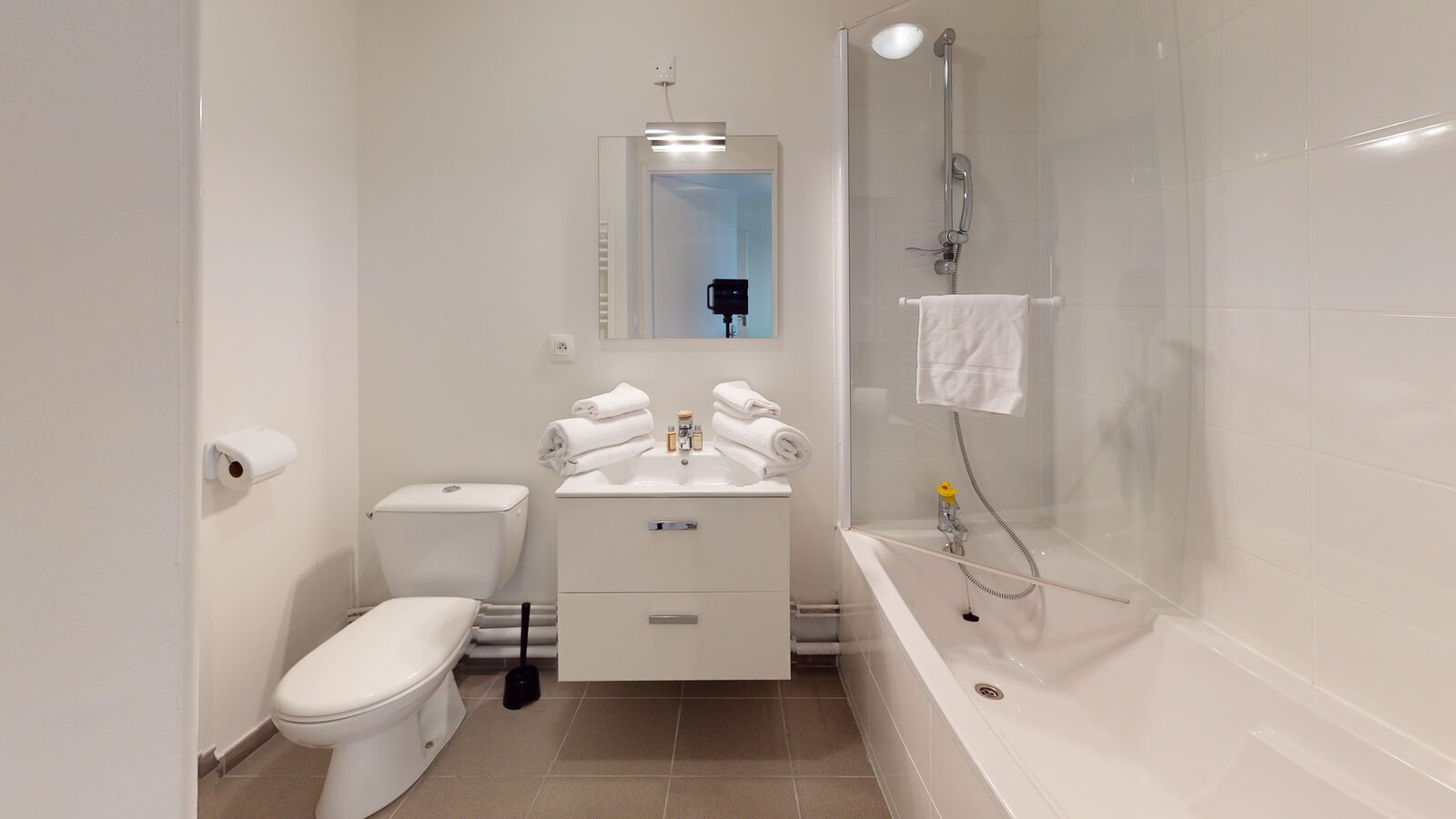 Suite for 4 people with one room with a double bed & one bunk bed