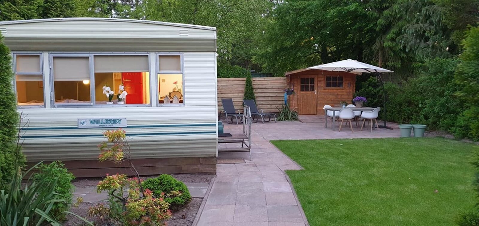 Stacaravan 4/5 persoons 'Uit-je-sleur-hut' (nummer 2)