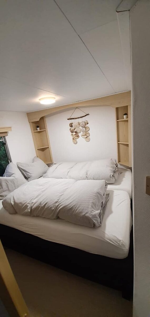Stacaravan 4/5 persoons 'Uit-je-sleur-hut' (nummer 2)