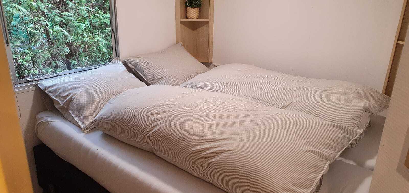 Stacaravan 4/5 persoons 'Uit-je-sleur-hut' (nummer 2)