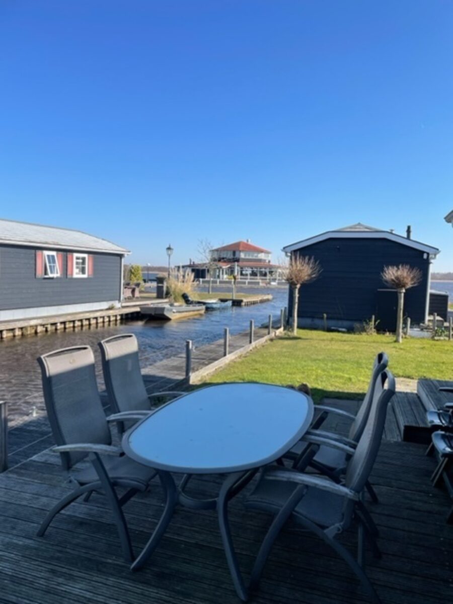 6 persons terrace on the water