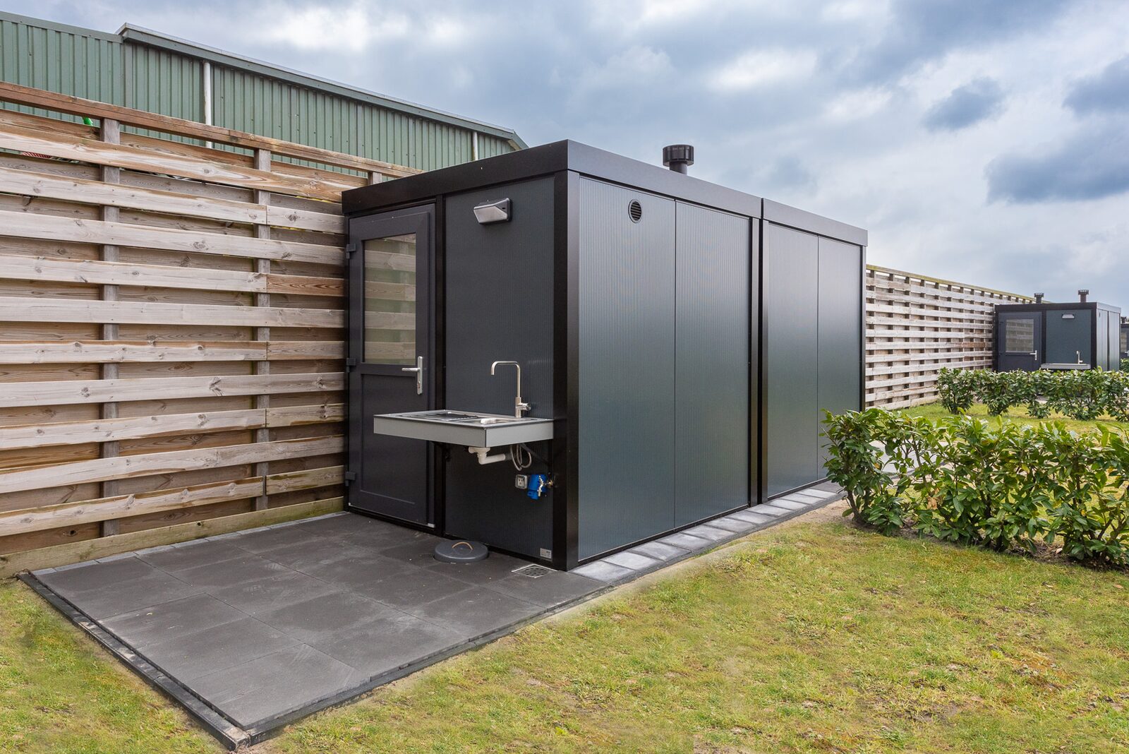 Comfort pitch with private sanitary facilities