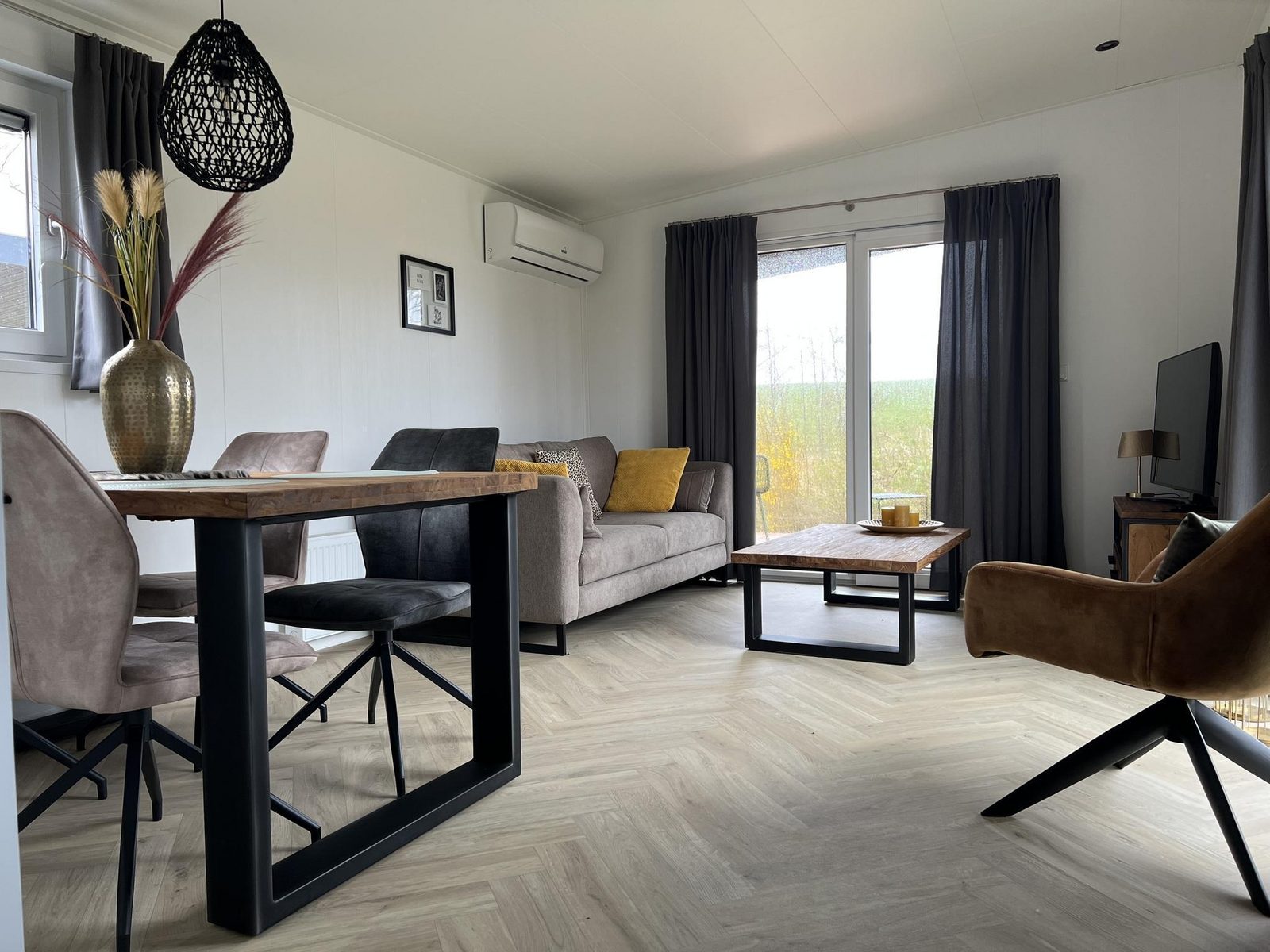 VZ1099 Holiday chalet in Scherpenisse