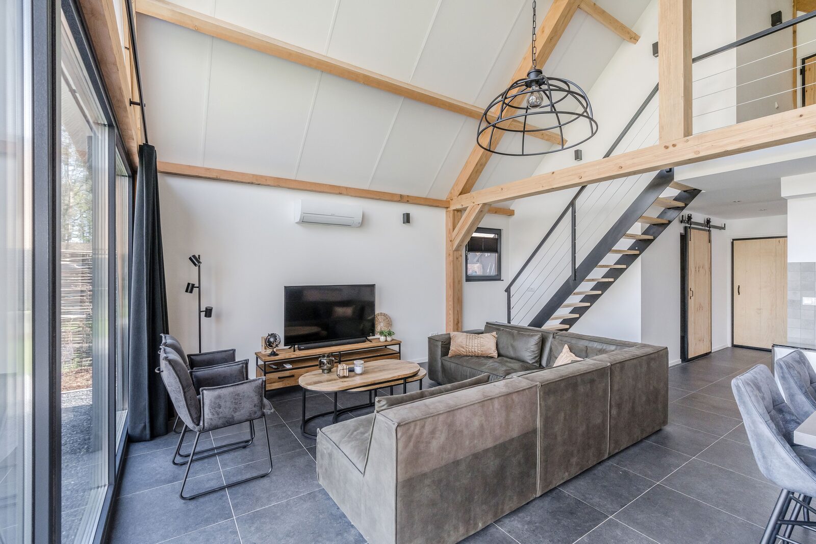 Farm Lodge 670