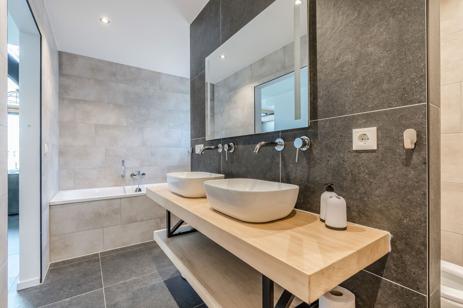Farm Lodge 670