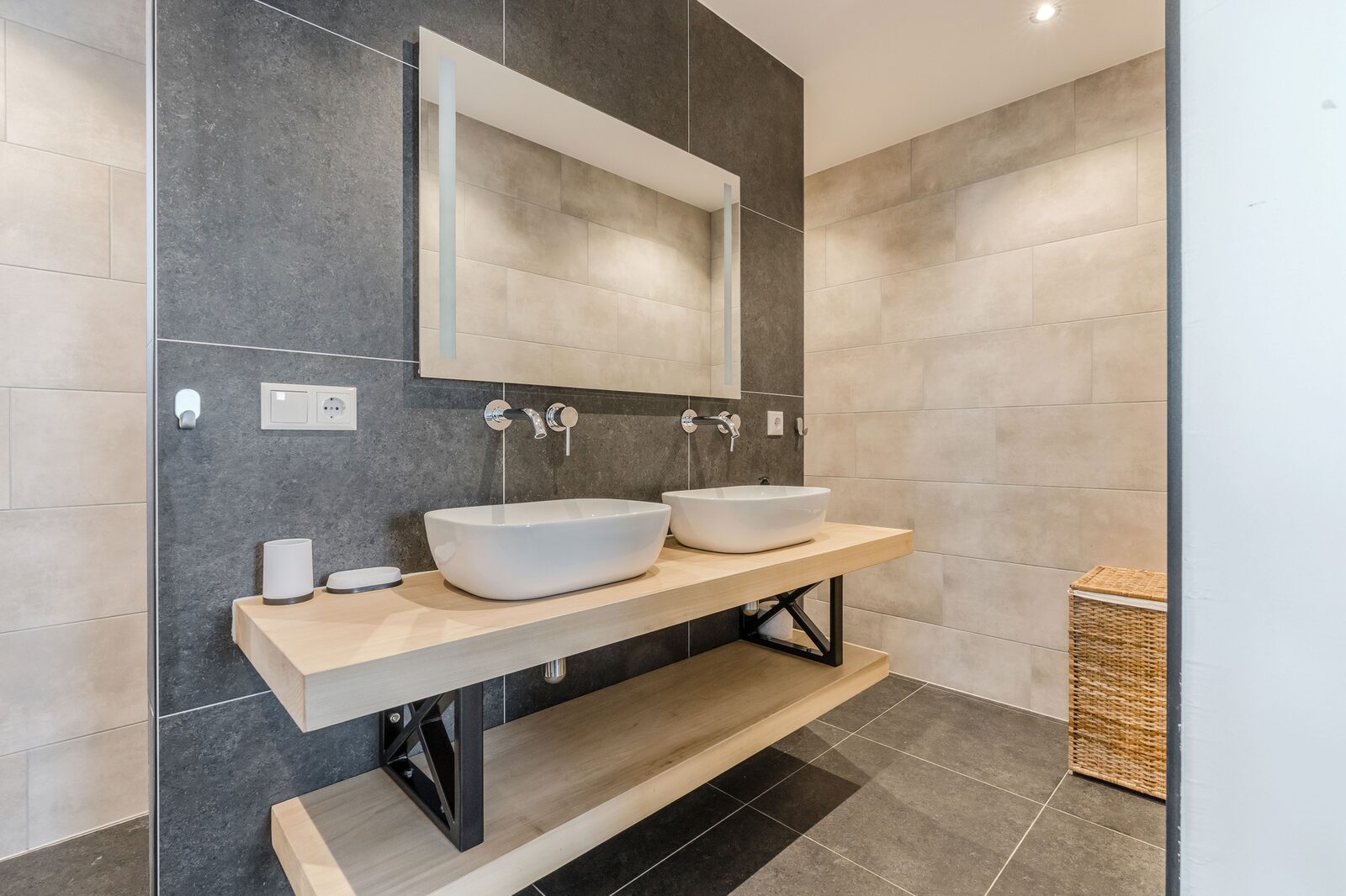 Farm Lodge 670