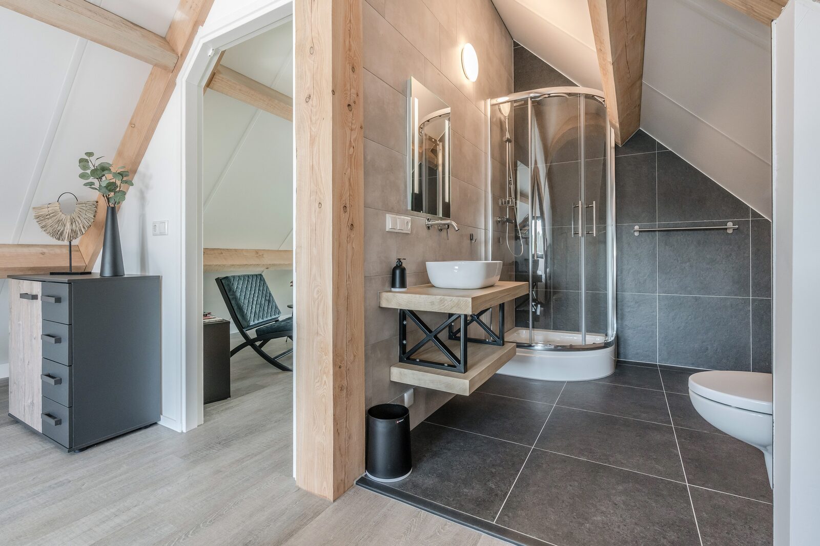 Farm Lodge 670