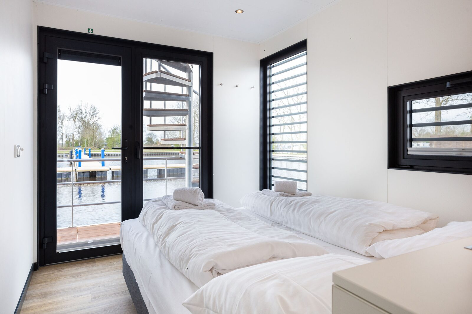 Houseboat 'de Valreep' met tuin - Paviljoenwei 4-15 | Sneek (Offingawier)