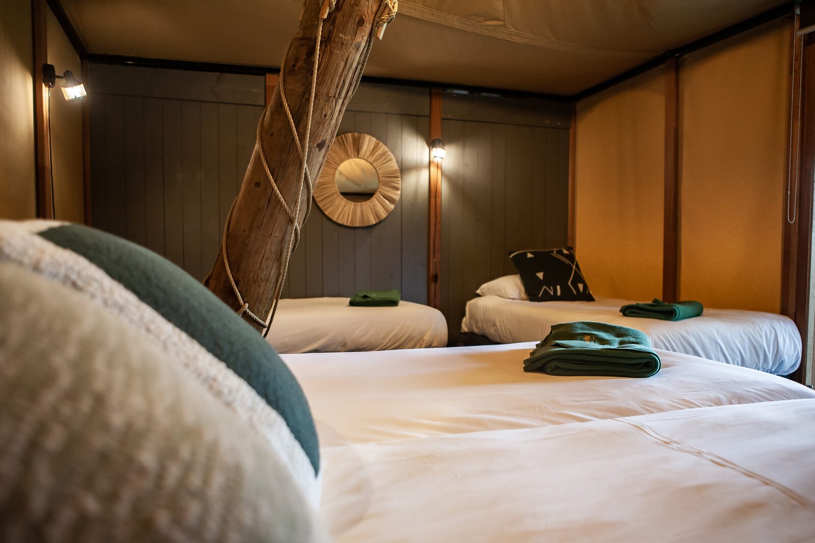 Luxury King's Lodge with Hottub | 4-8 Pers.