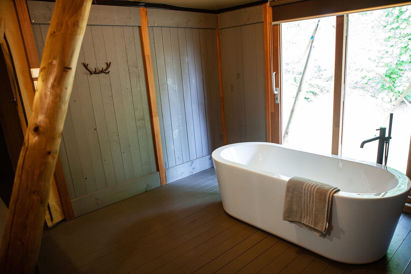 Luxury King's Lodge with Hottub | 4-8 Pers.