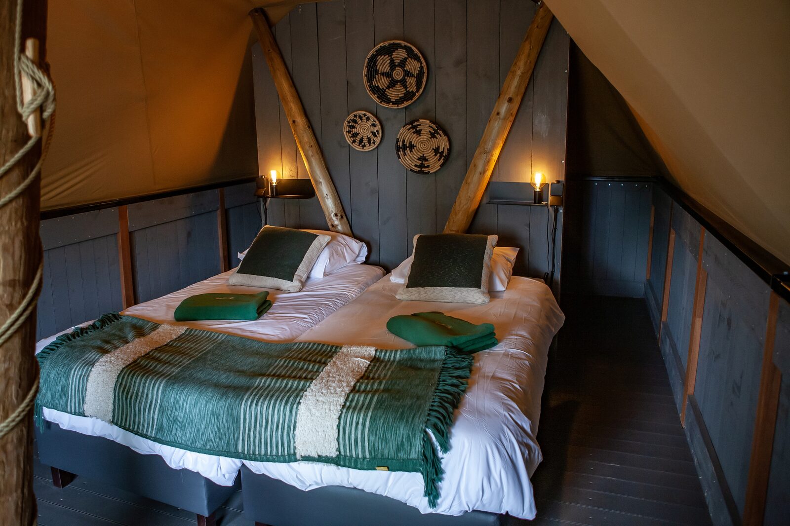 Luxury King's Lodge with Hottub | 4-8 Pers.