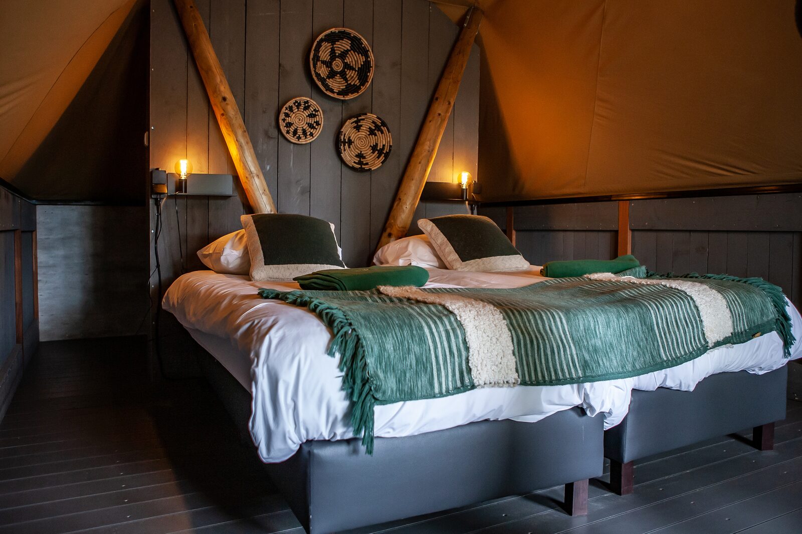 Luxury King's Lodge with Hottub | 4-8 Pers.