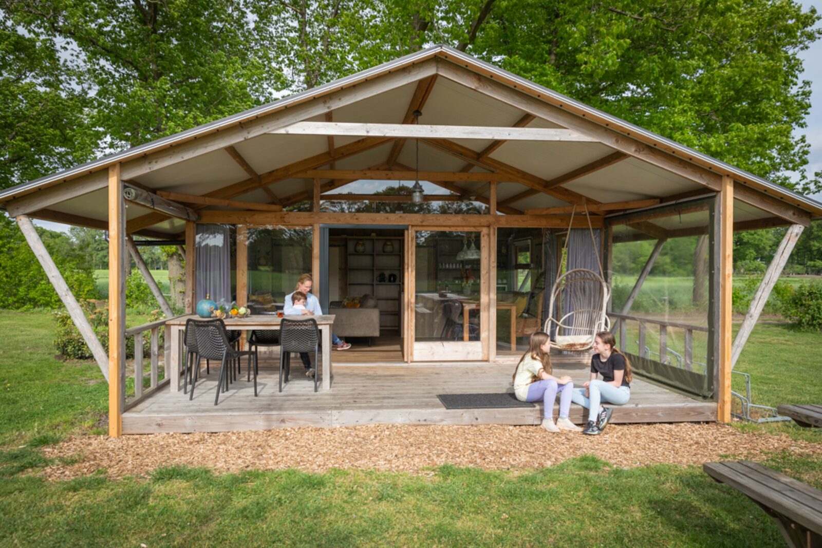Luxe lodge met vaatwasser en oventje.