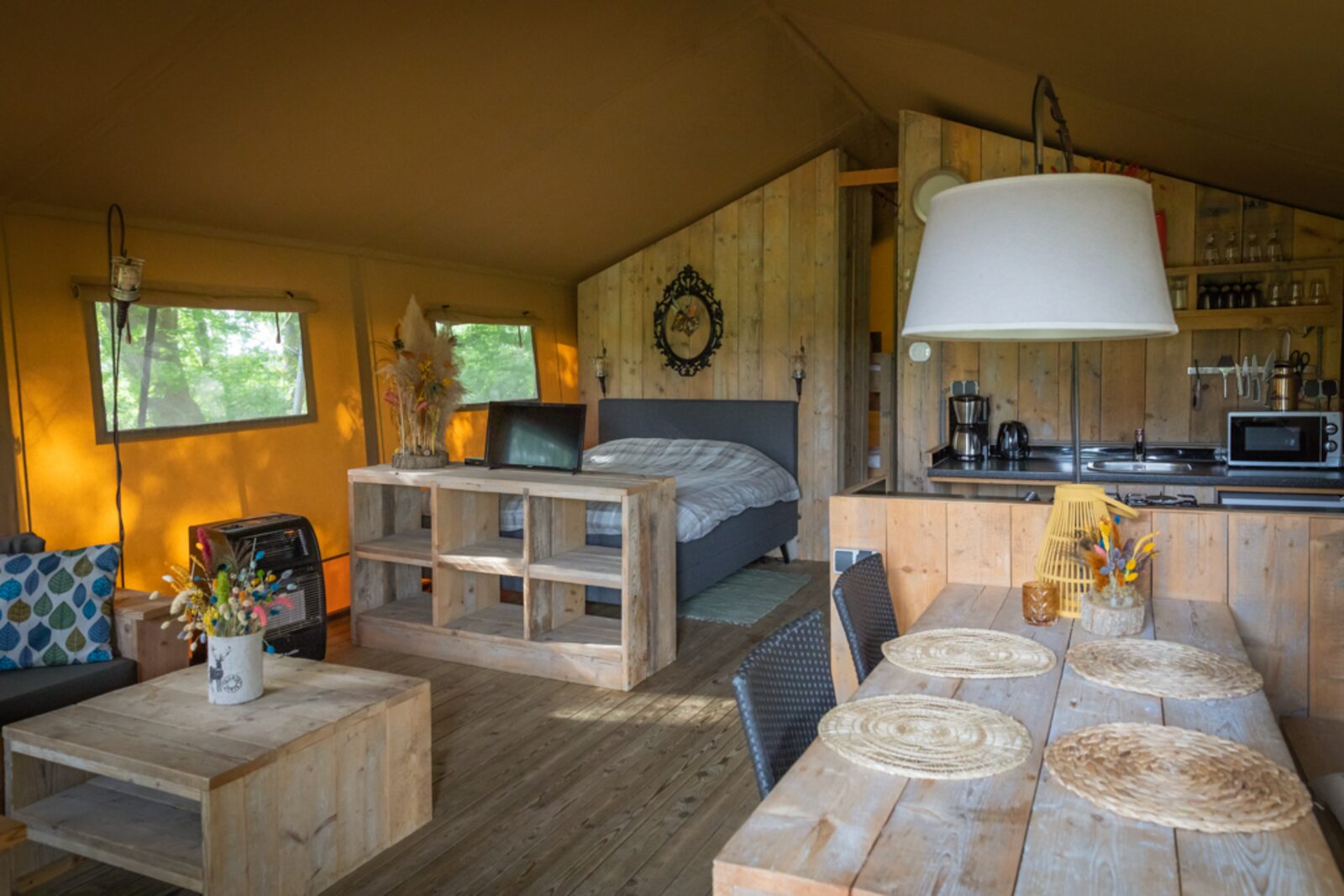 Luxe safaritent met badkamer