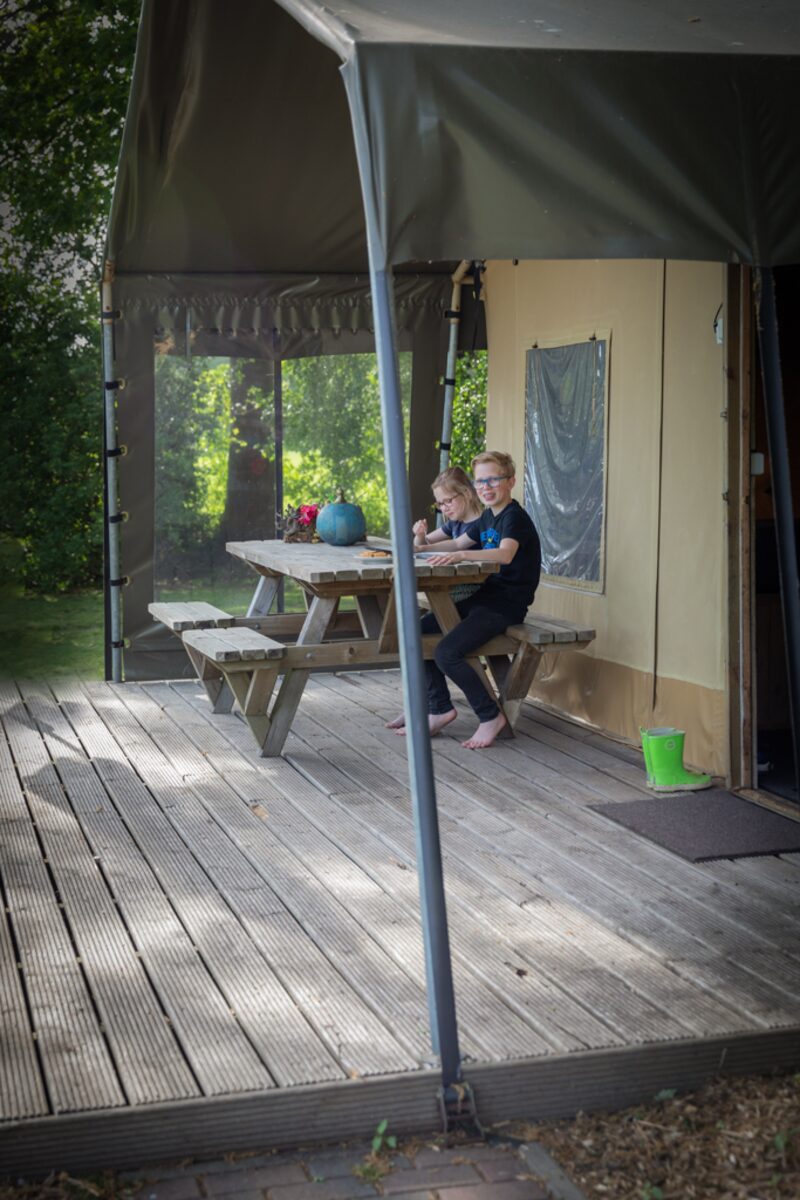 Luxe safaritent met badkamer