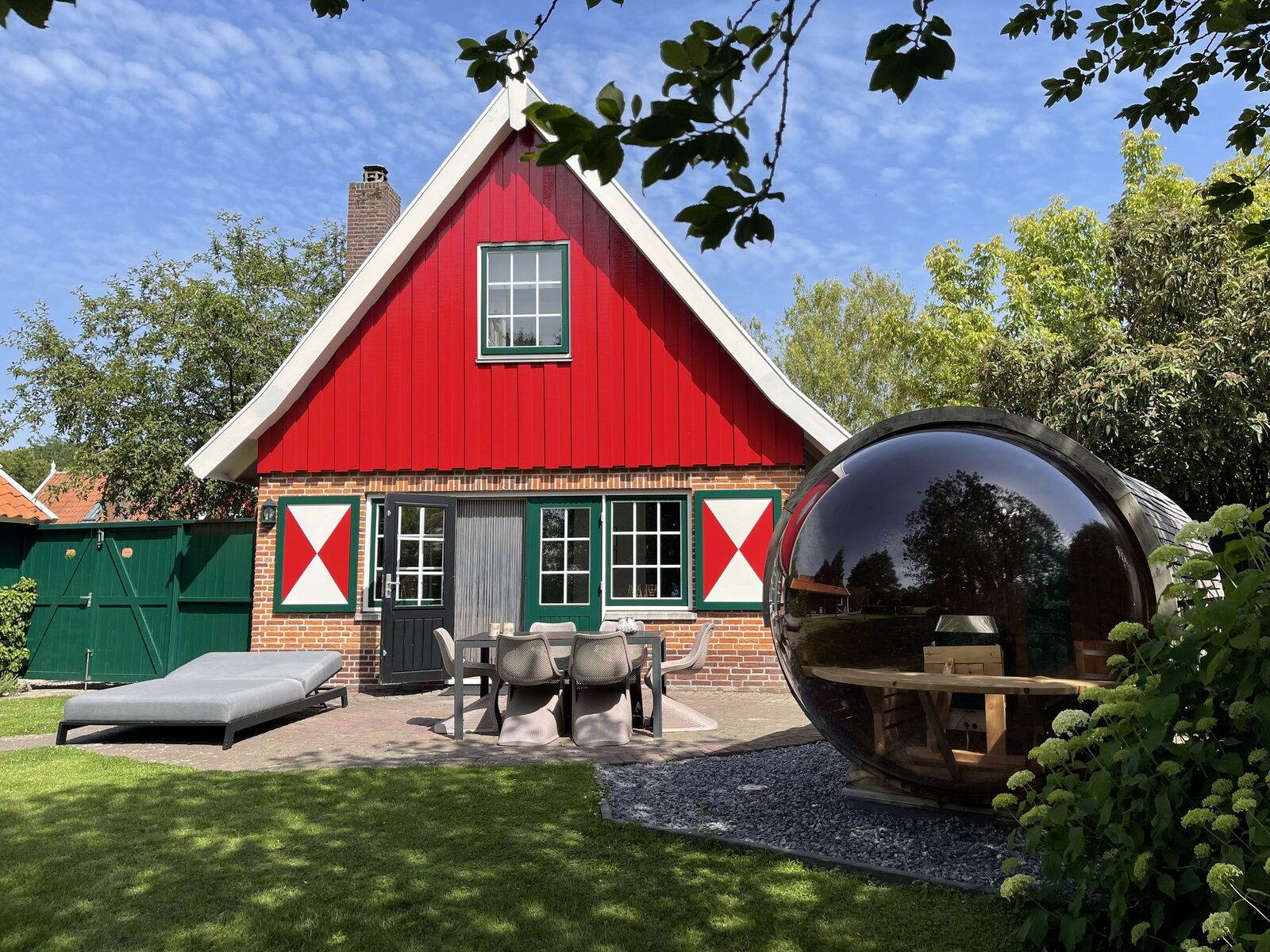 De Appelbloesem 6-persoons met overdekte hottub, barrelsauna, lounge, wifi