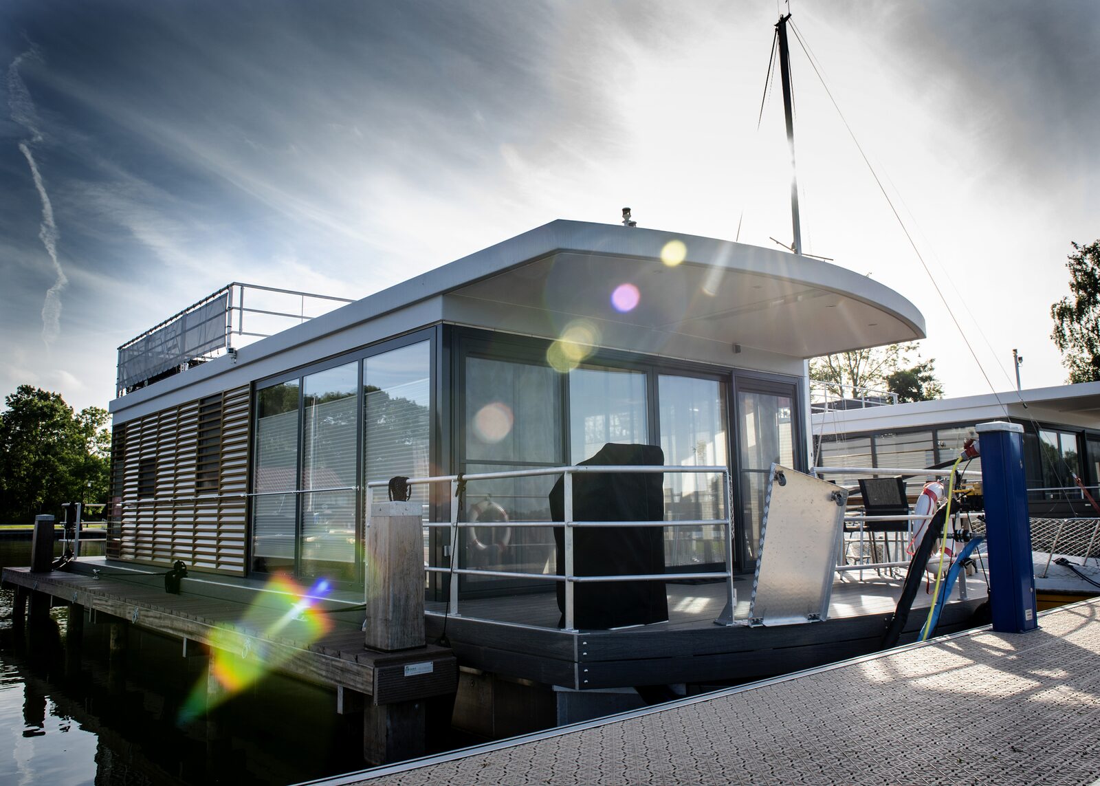 Houseboat 'Elysium' met eigen aanlegsteiger - Paviljoenwei 4-14 | Sneek (Offingawier)
