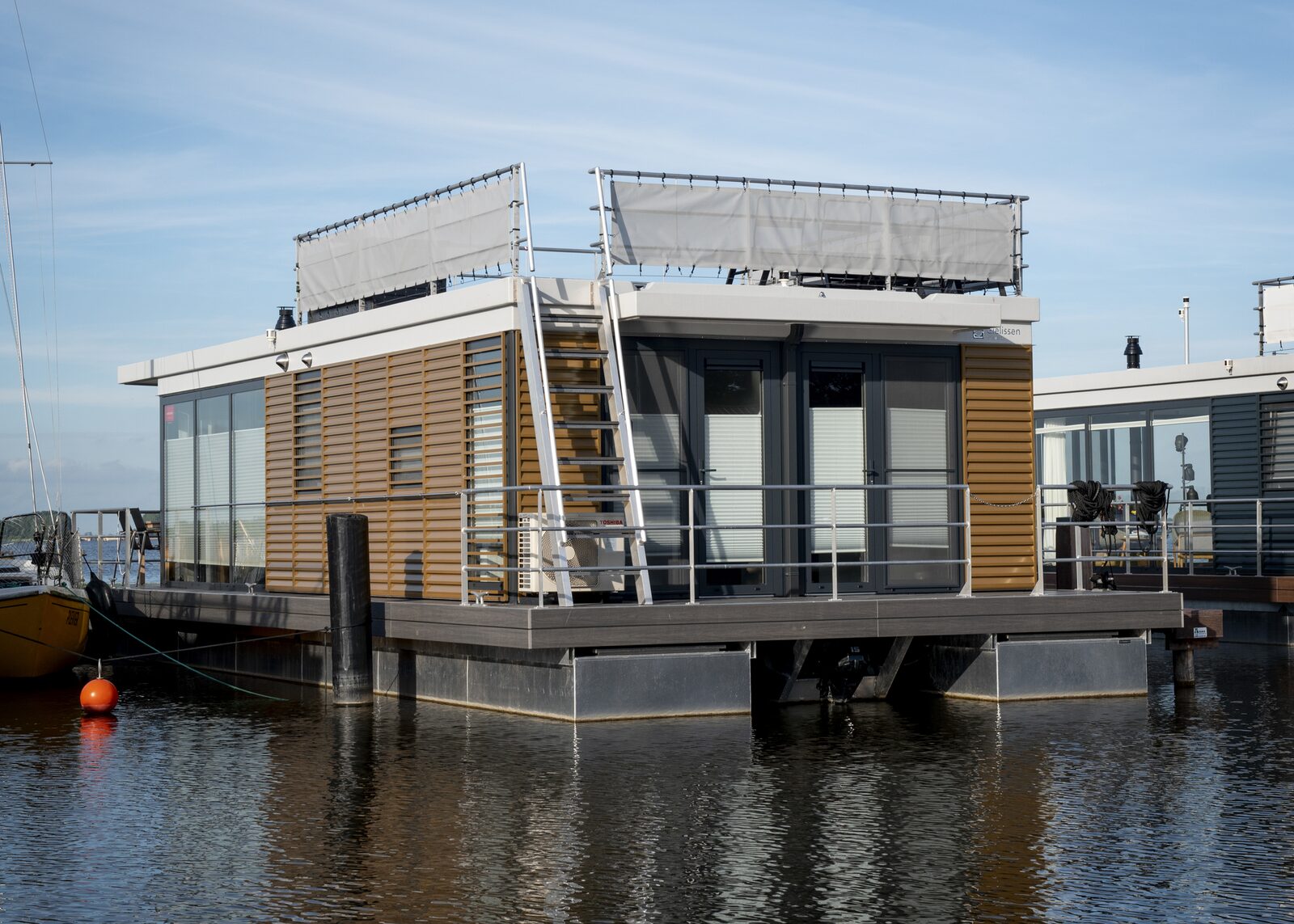Houseboat 'Elysium' met eigen aanlegsteiger - Paviljoenwei 4-14 | Sneek (Offingawier)