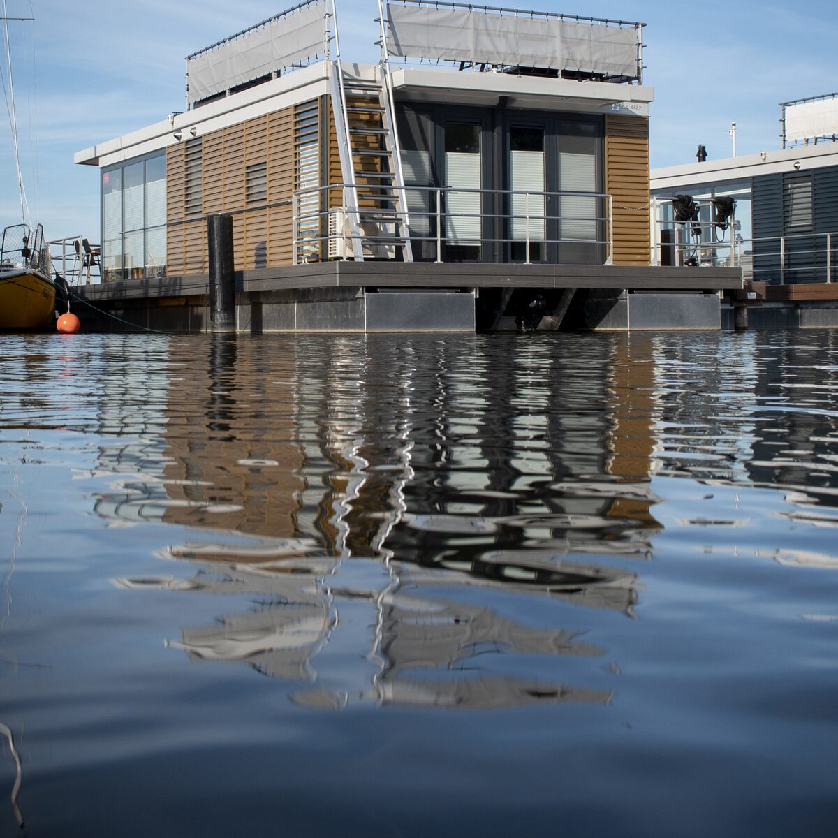 Houseboat 'Elysium' met eigen aanlegsteiger - Paviljoenwei 4-14 | Sneek (Offingawier)